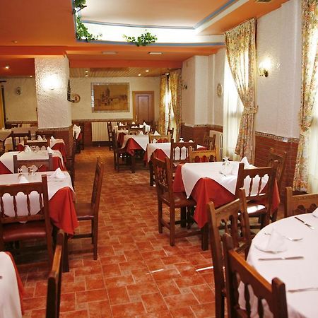 Hostal Cuatro Esquinas Эхеа-де-лос-Кабальерос Экстерьер фото
