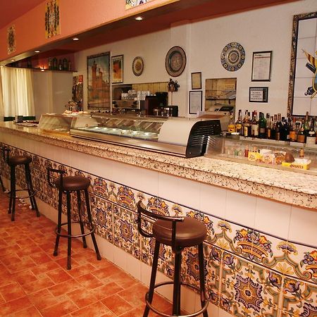 Hostal Cuatro Esquinas Эхеа-де-лос-Кабальерос Экстерьер фото