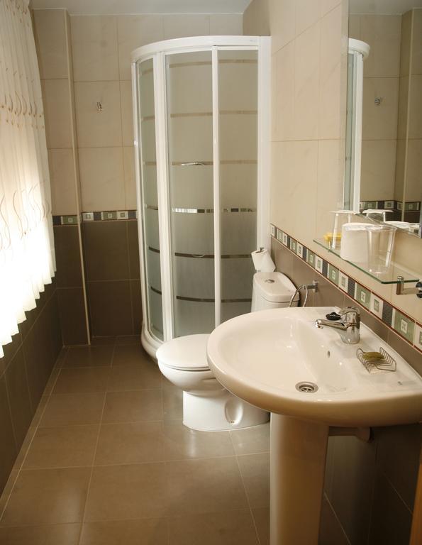 Hostal Cuatro Esquinas Эхеа-де-лос-Кабальерос Экстерьер фото