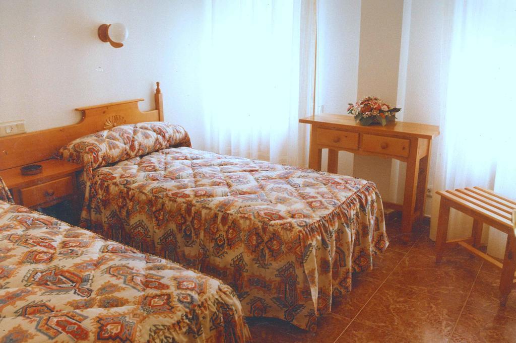 Hostal Cuatro Esquinas Эхеа-де-лос-Кабальерос Номер фото